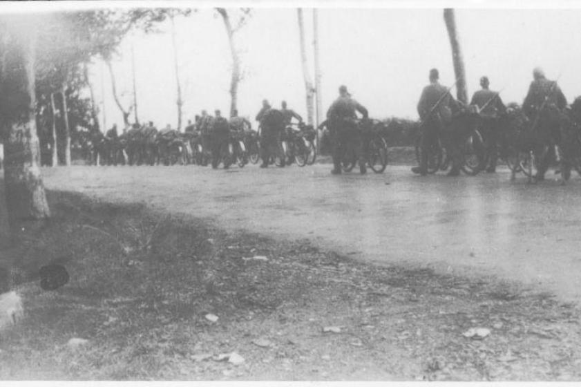 Soldats nazis quittant la ville. 1944, Ville de Tarnos, photo de Pierrette Leurion Concaret 